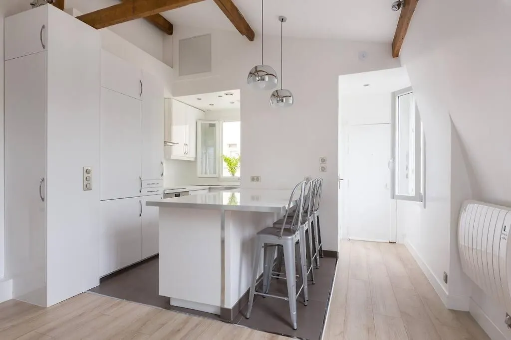 Appartement Loft Refait A Neuf En Dernier Etage 2 *