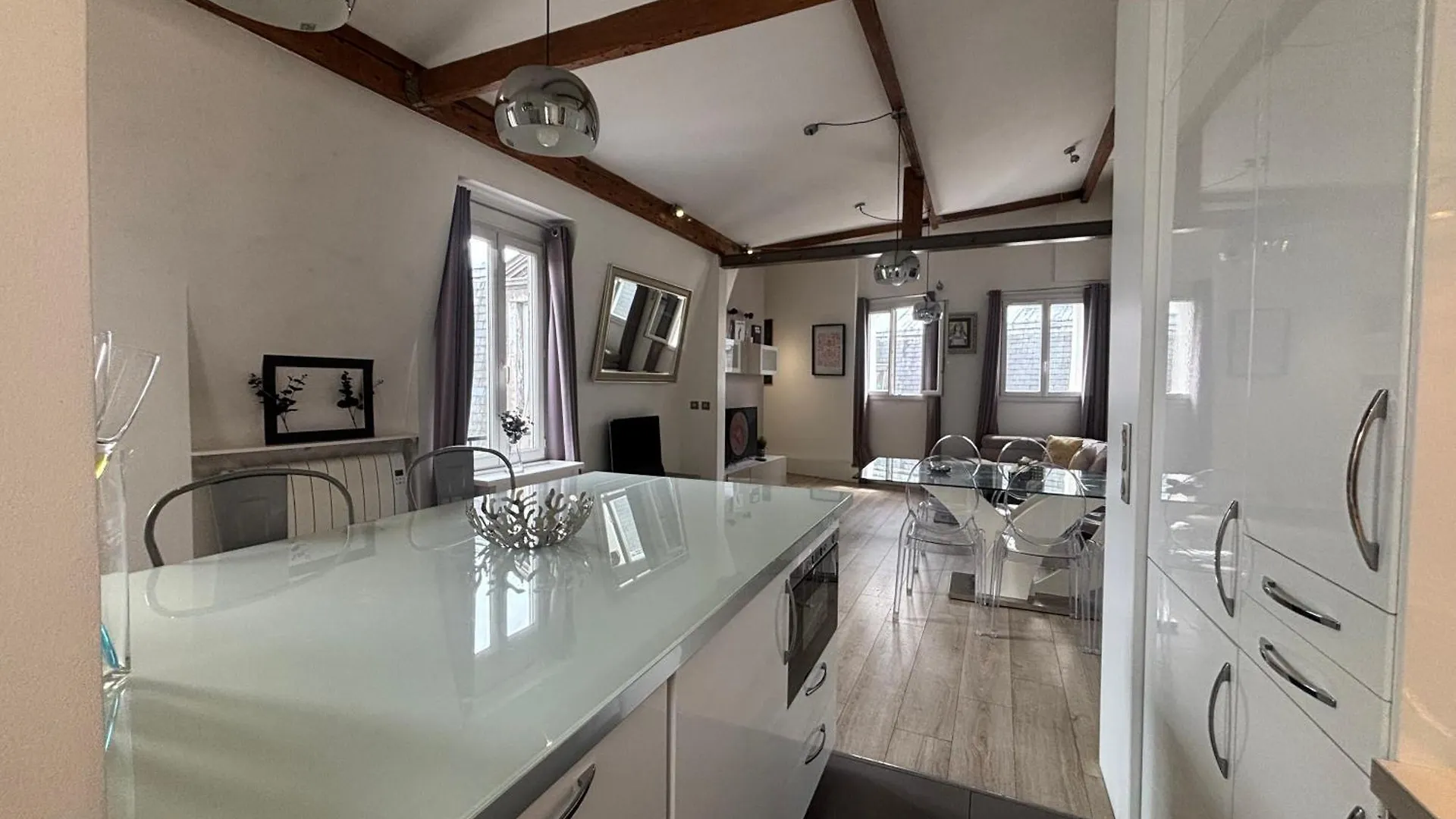 Appartement Loft Refait A Neuf En Dernier Etage 2 *